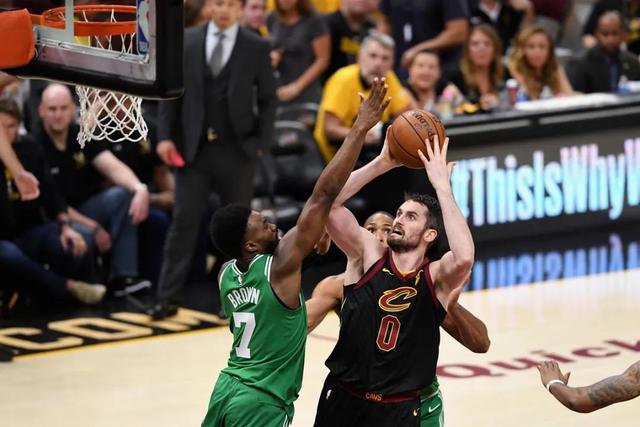 欧文23+8+10汤普森13中3 独行侠力克勇士4连胜